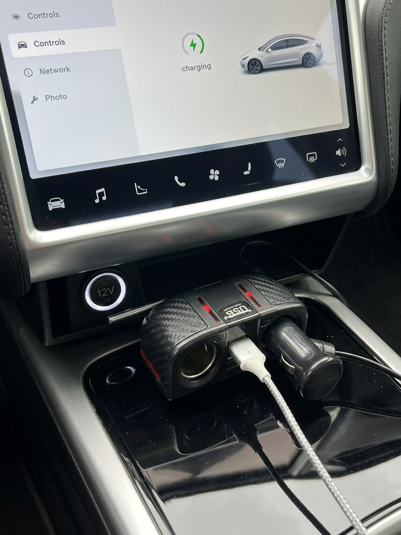 12/24V Dual USB & Twin Socket Charging Adaptor