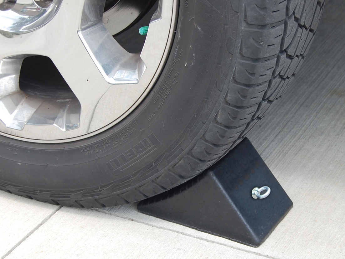 1.5kg Solid Rubber Wheel Chock