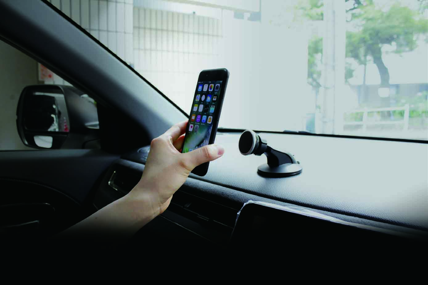 Bracket Mounted with Magnetic Disk Quick Release Phone & Navigator Holder