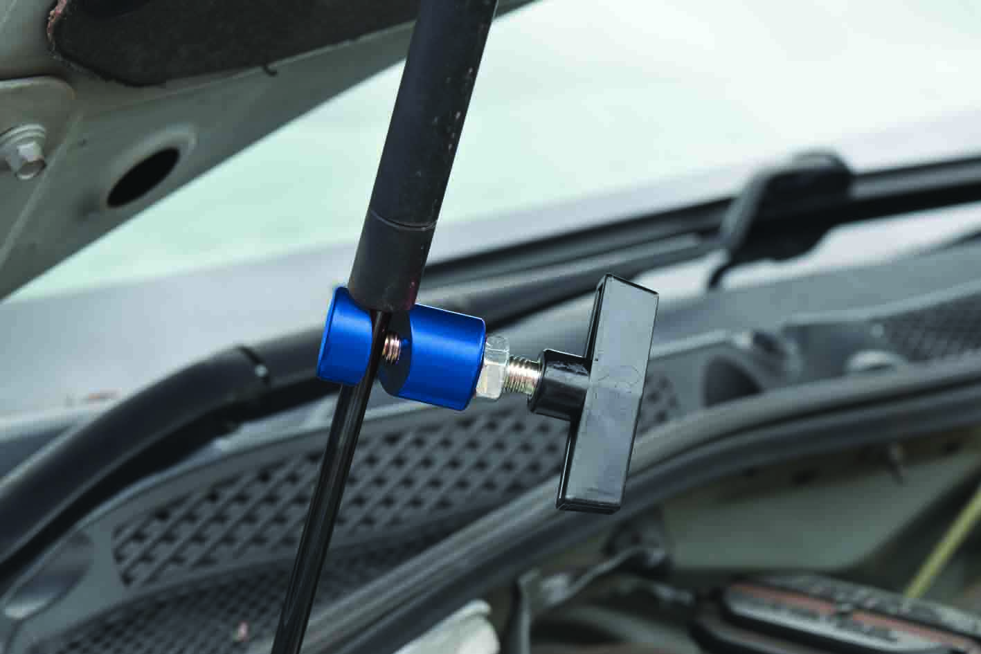 Bonnet, Tailgate & Boot Strut Locking Clamp