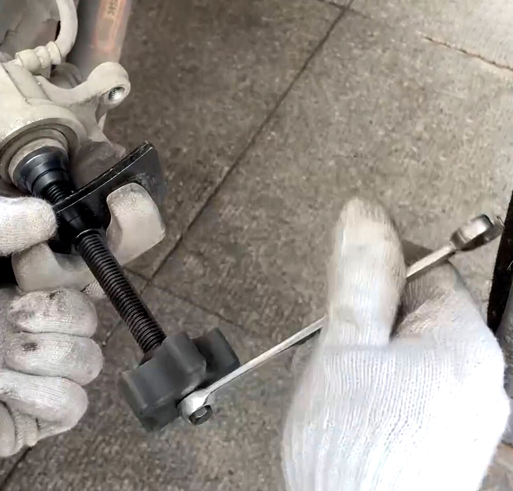 Disc Brake Pad Spreader