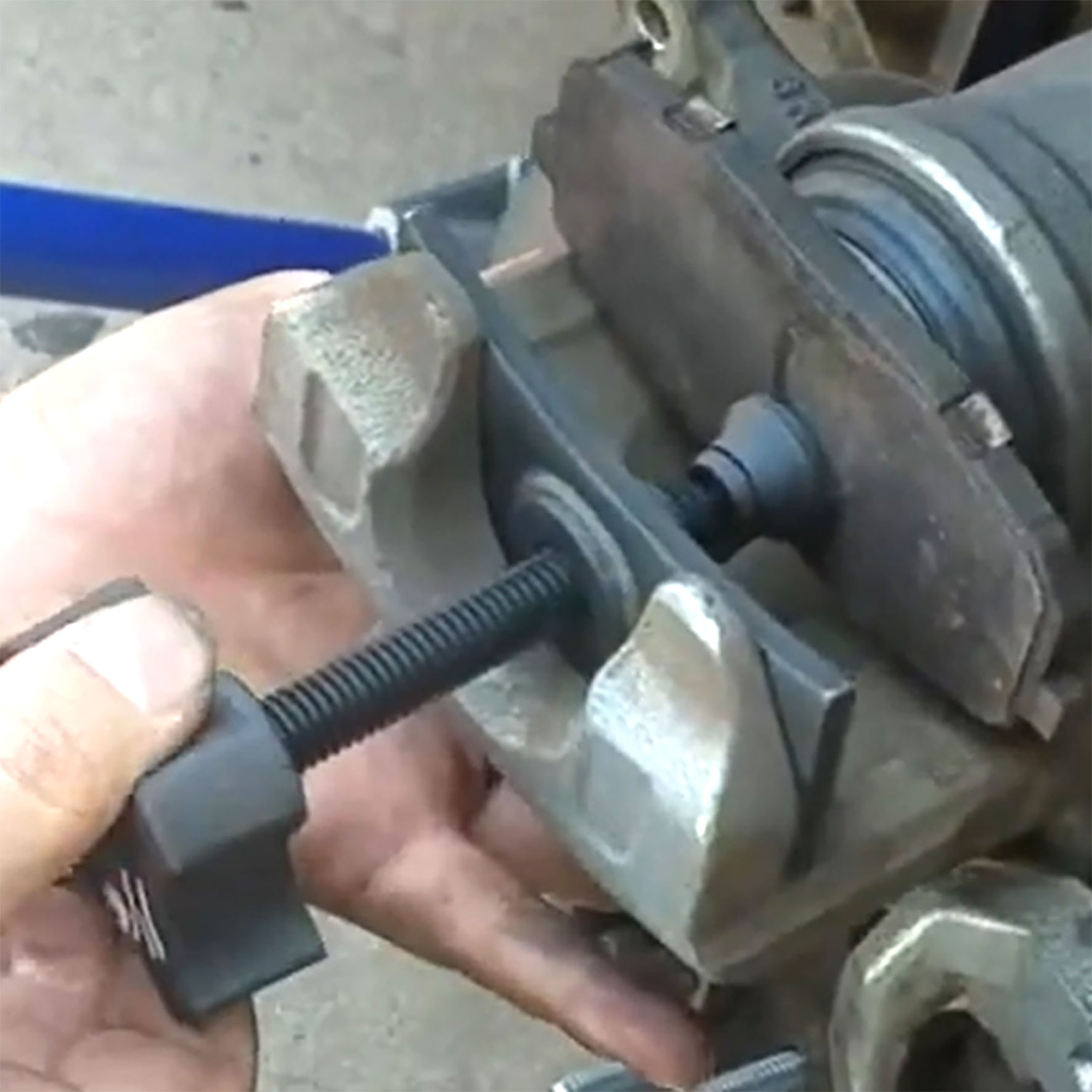 Disc Brake Pad Spreader