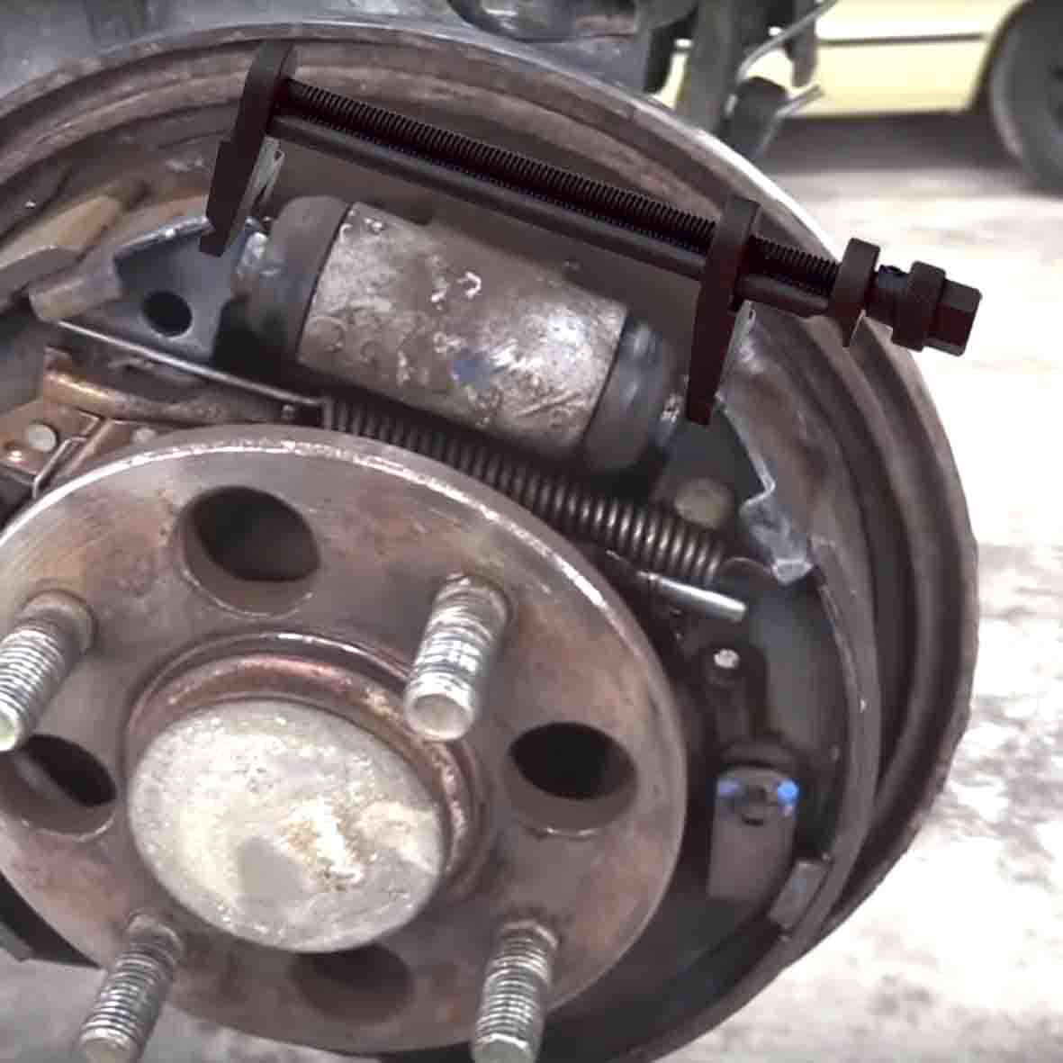 Drum Brake Shoe Spreading Tool