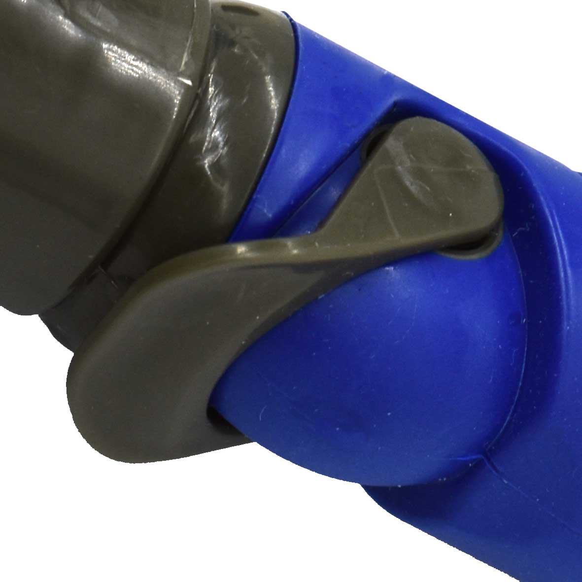 Flow-Thru Brush with Water Flow Regulating Switch
