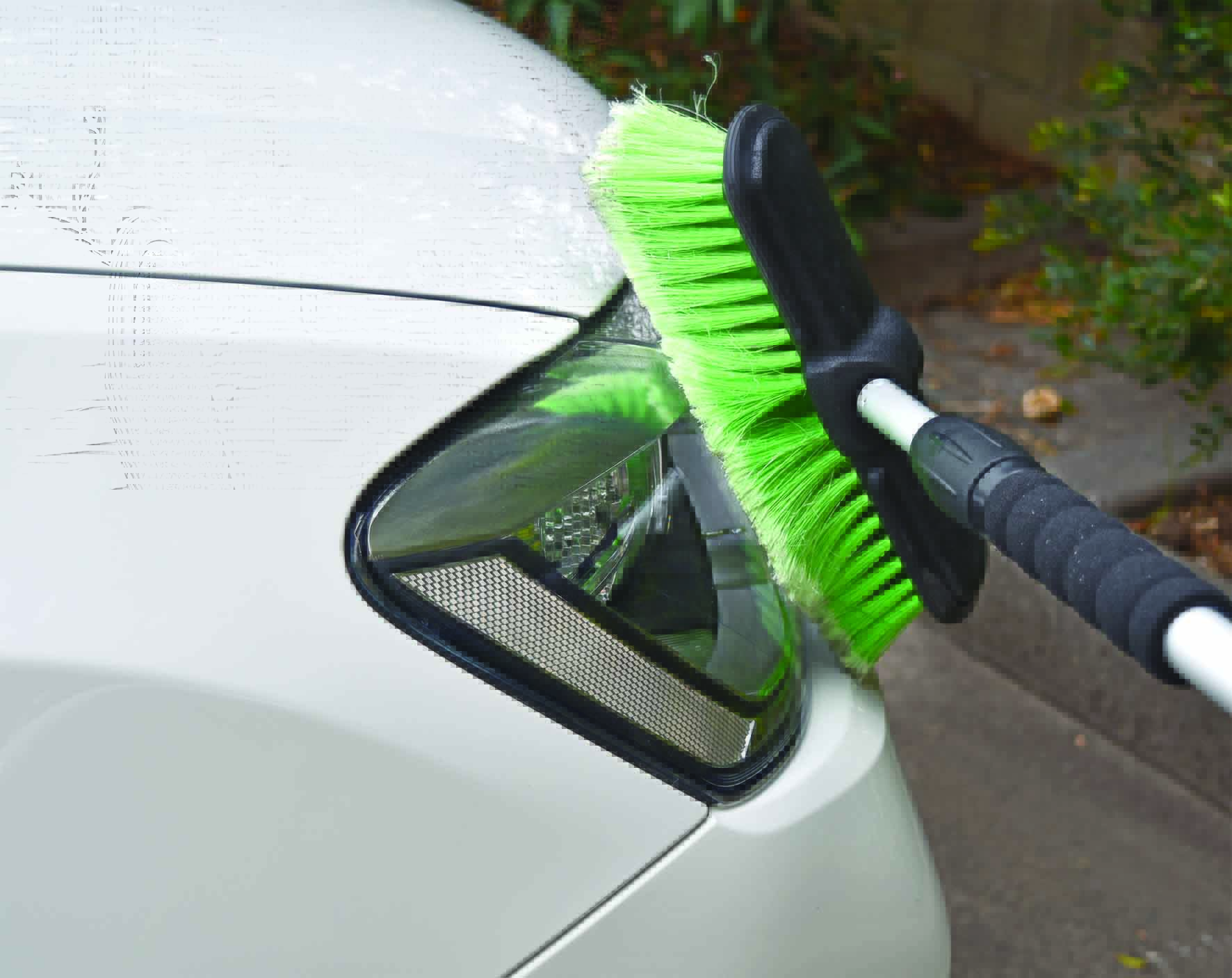 BRUSH – FLOW THROUGH BRUSH HEAD WITH WIDER BRISTLE PAD & EXTENDABLE HANDLE 90 -150cm
