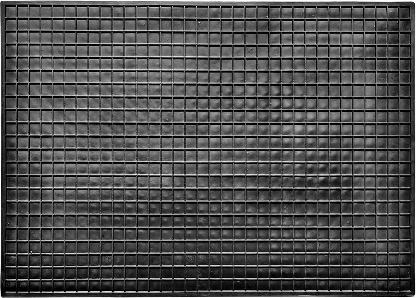 SMALL BLACK RECTANGULAR RUBBER MAT – 55 X 30CM)