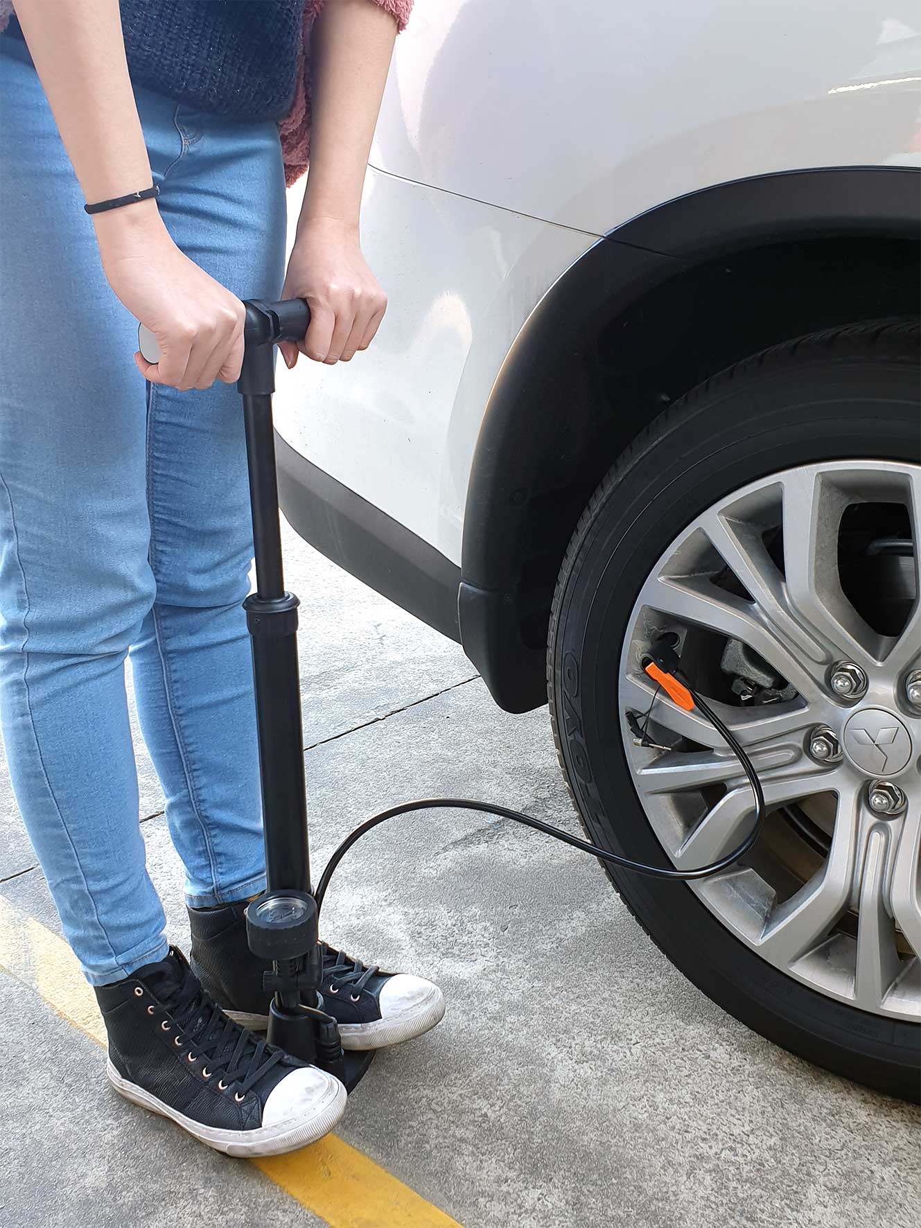 TYRE PUMP –  T-HANDLE  STYLE WITH GAUGE