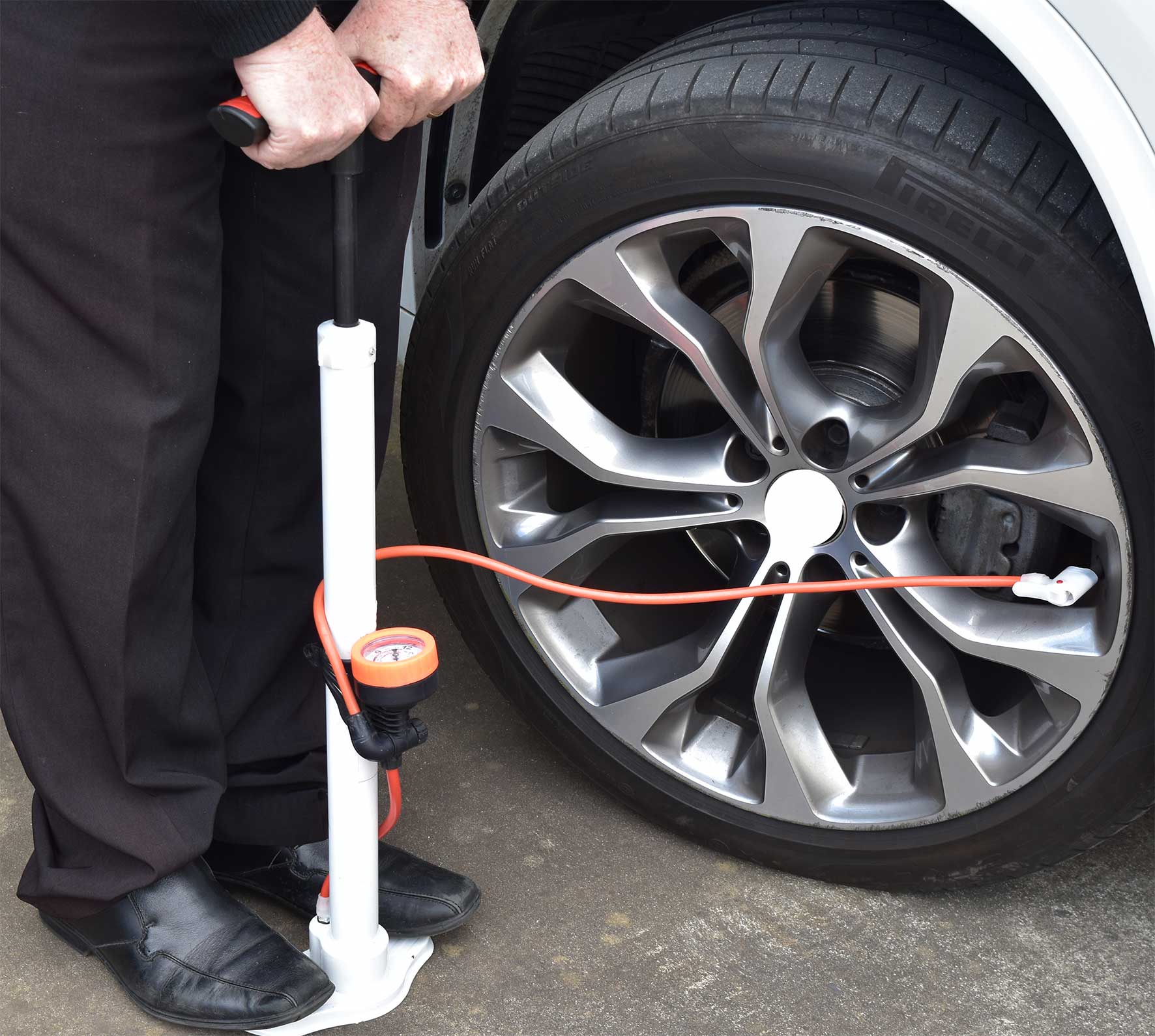 TYRE PUMP –  T-HANDLE  STYLE WITH GAUGE