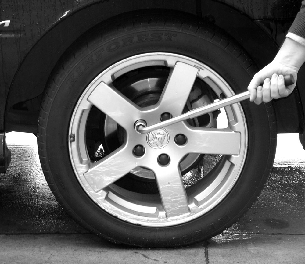 EXTENDABLE HANDLE WHEEL BRACE