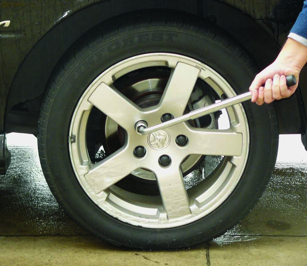 EXTENDABLE HANDLE WHEEL BRACE