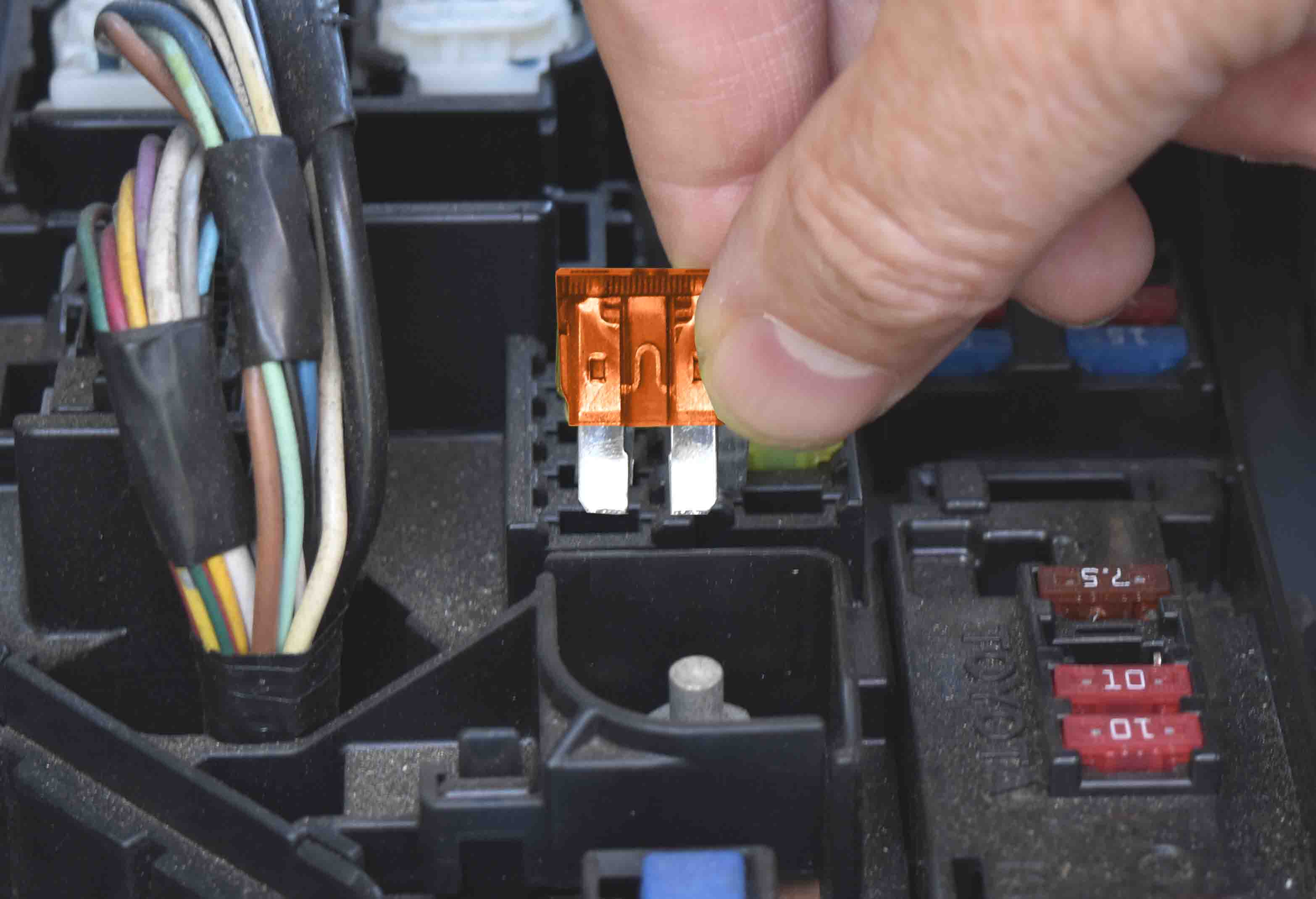 1pc Brown Blade Fuse 7.5amp